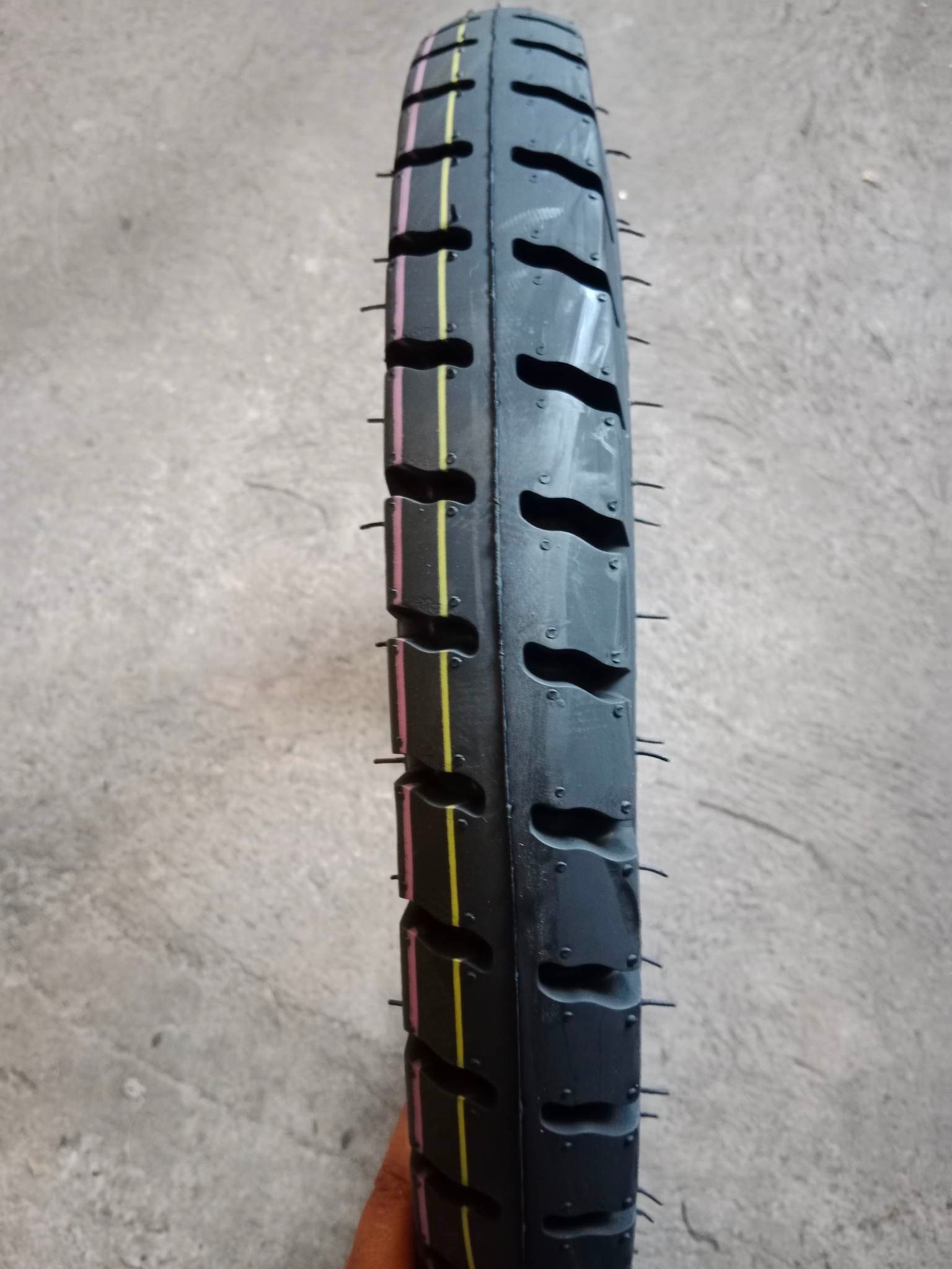 LEO BULLDOG TIRE 300X18